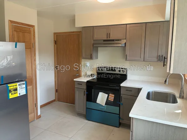 18 E 137th St #1, Riverdale, IL 60827