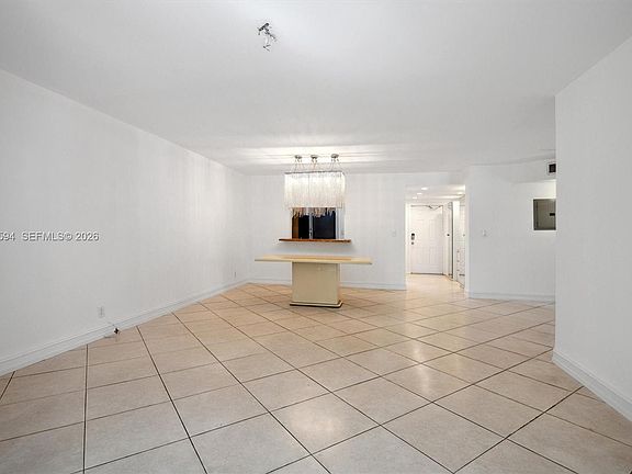 4th image of 619 NE 14th Ave APT 101