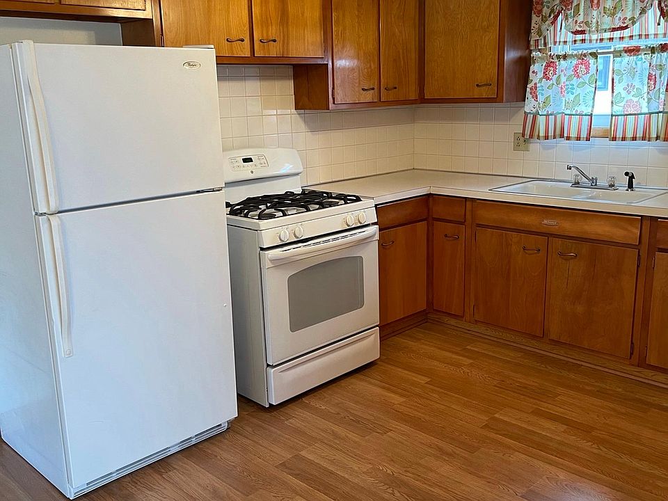 1st image of 23 Fairelm Ln