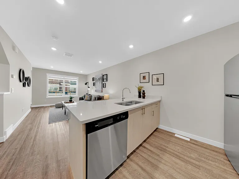 110 Baltzan Blvd — Photo 30