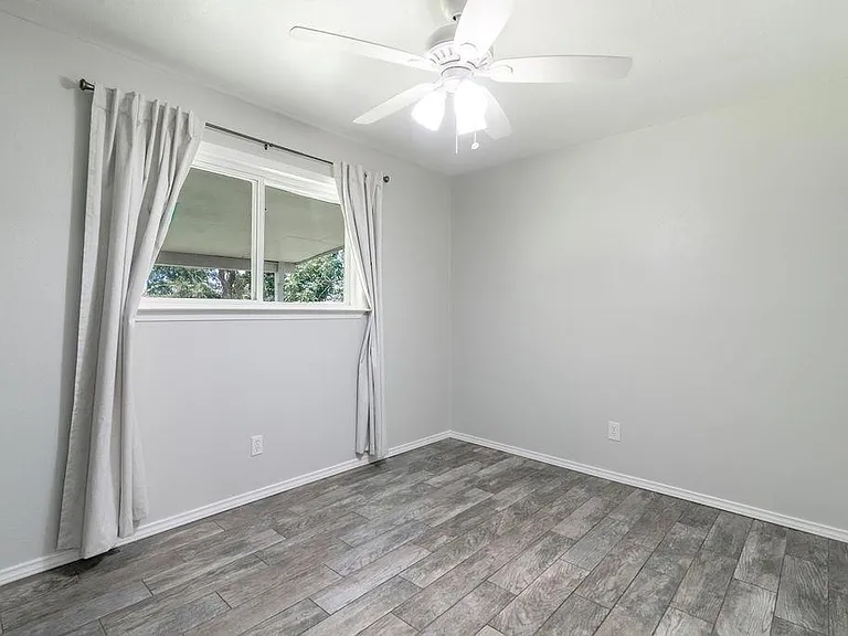 1515 Glenmeadows Dr — Photo 14