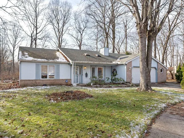 9902 Spur Creek Ct, Fort Wayne, IN 46825