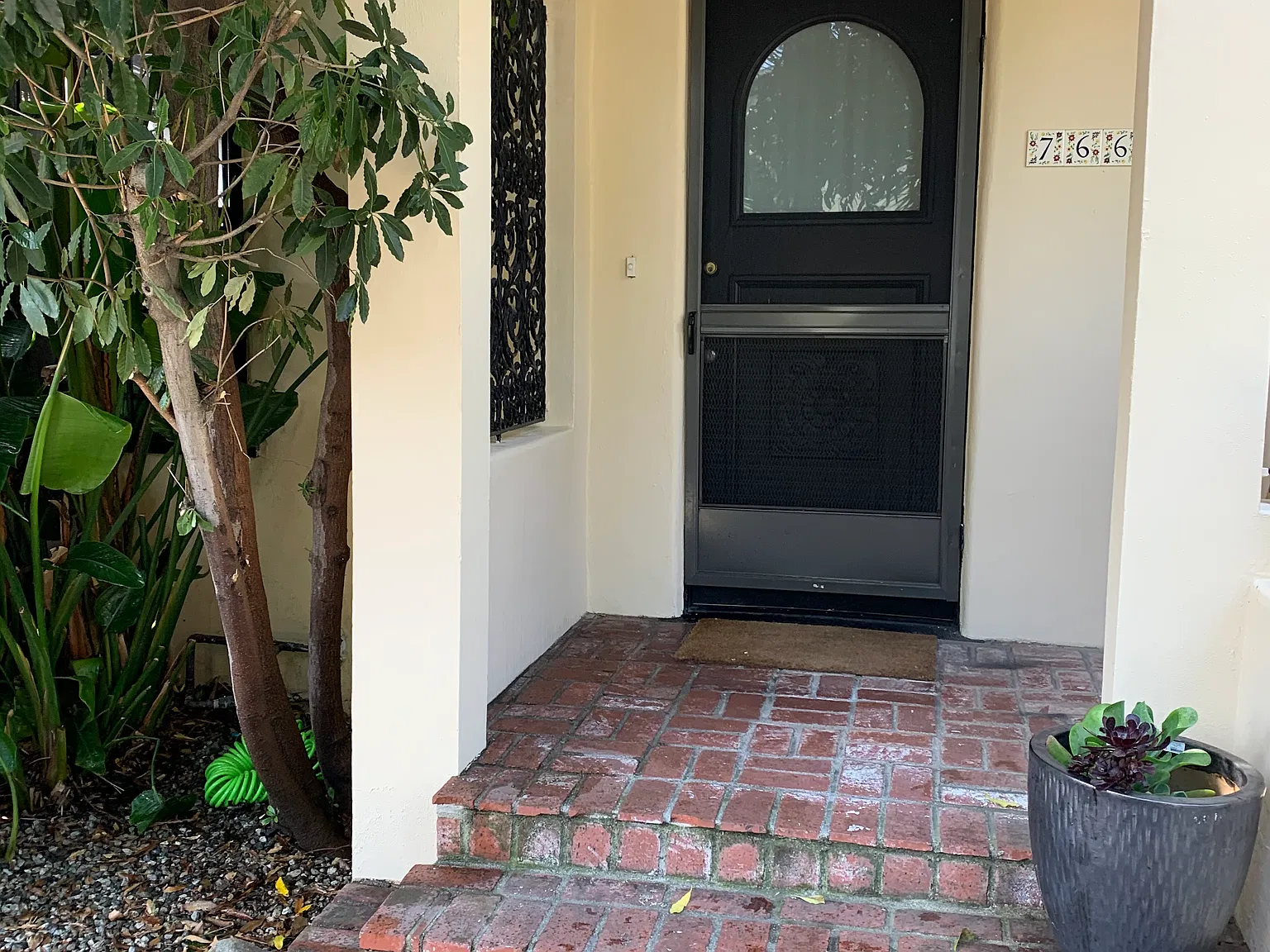 1242 N Spaulding Ave — Photo 3
