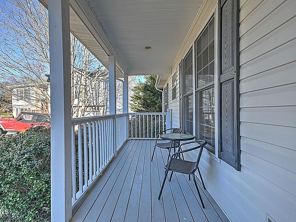 5th image of 4 Saddlebrook Ln