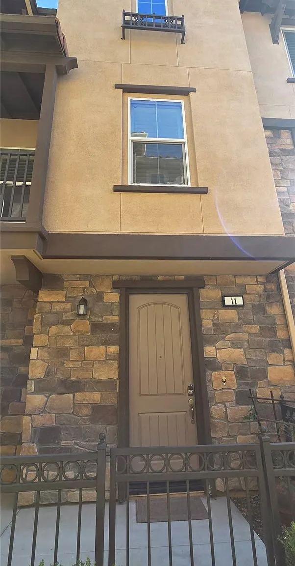 3 bed, 3.5 bath, 1804 sqft, $4,000 — Photo 4