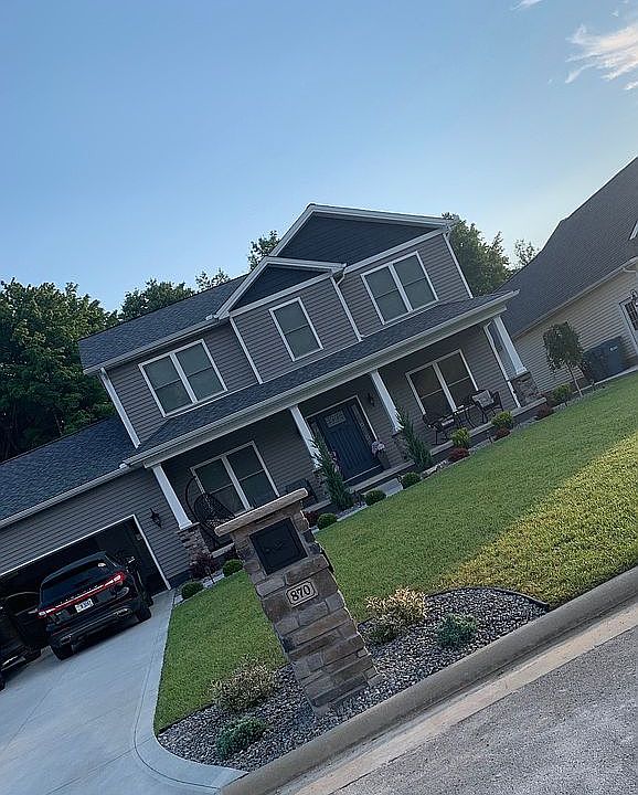 1st image of 870 Elaine Ct