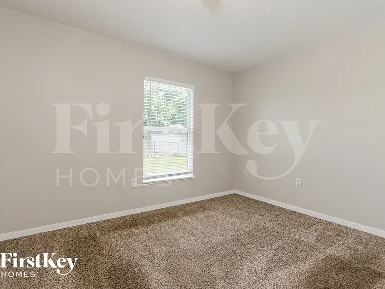 817 Grantham Dr — Photo 13