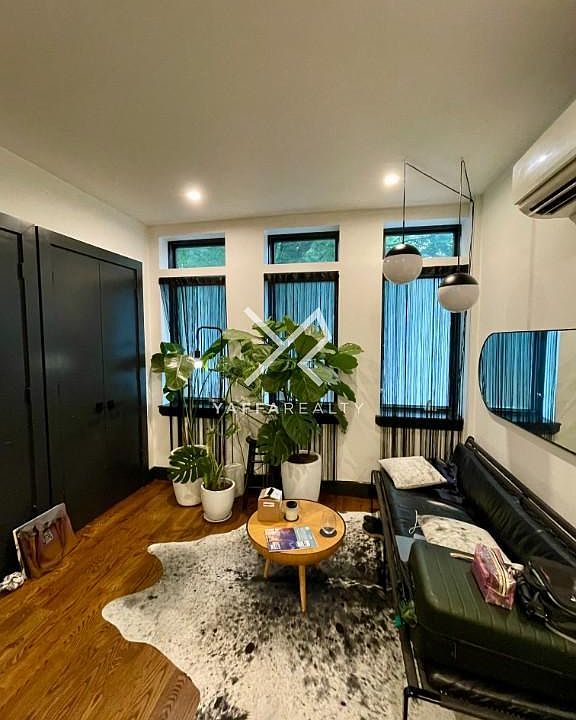 1st image of 812 Saint Johns Pl APT 1F