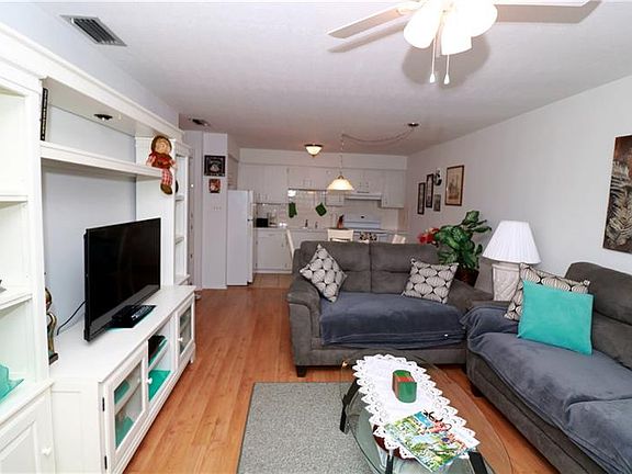 4th image of 4346 Tahitian Gardens Cir APT B