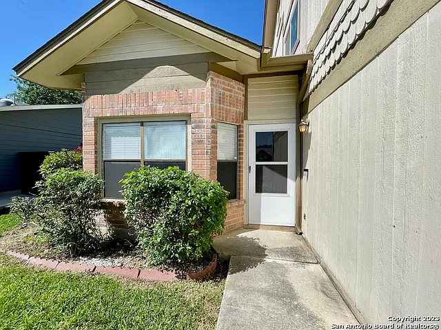 3 bed, 2.5 bath, 1456 sqft, $1,885 — Photo 3