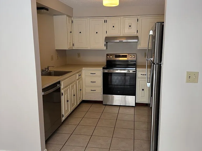 9 & 11 Oakview Dr. — Photo 8