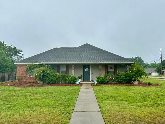 2nd image of 3 Mercer Dr