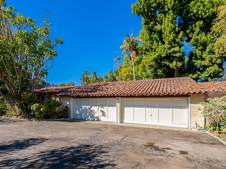 4 Car Garage