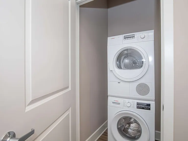 Heers 1 Bed 1 Bath 991 ADA Laundry