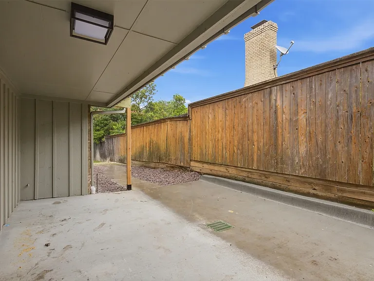 7517 Meadow Oaks Dr — Photo 25