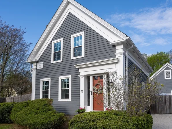 6 Winthrop St, Medway, MA 02053