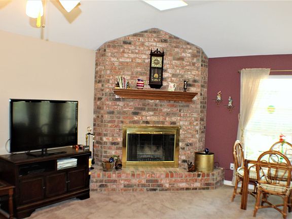 4th image of 1230 Towne Lake Dr
