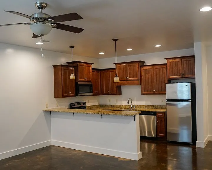 Beverly Townhomes — Photo 19