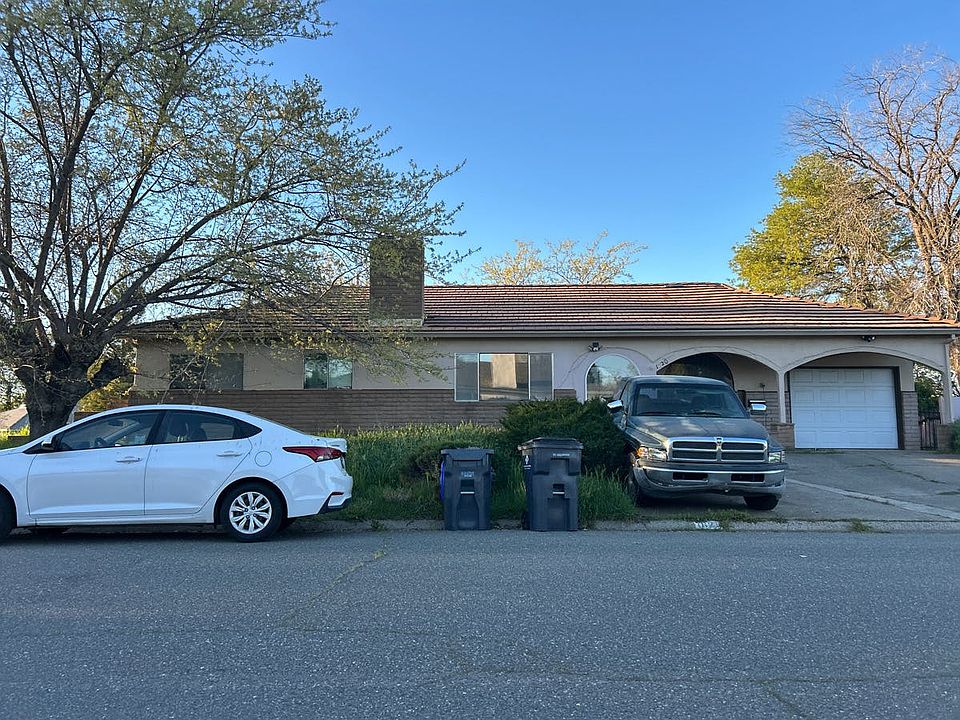 1st image of 1620 Garryana Dr