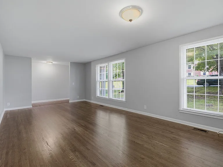270 Richbriar Rd — Photo 2