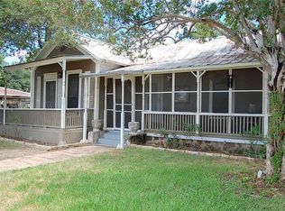 403 NE 1st St, Smithville, TX 78957