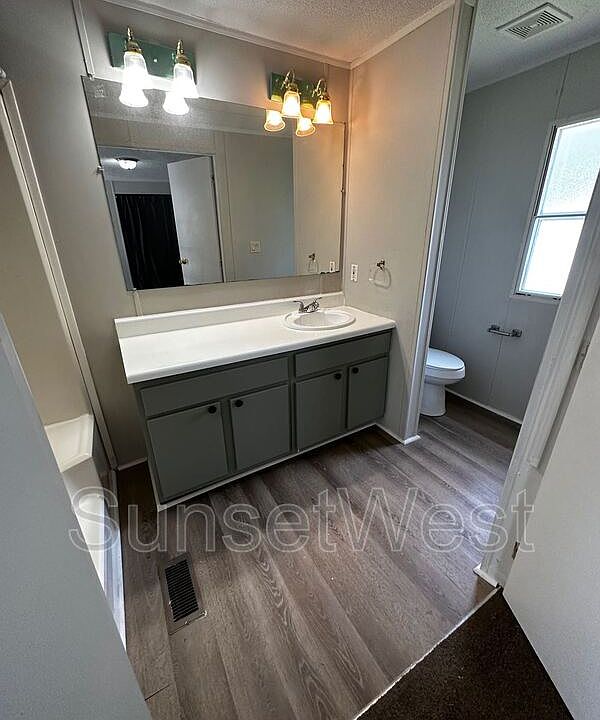 1st image of 400 Daybreak Ln #Dayb0400