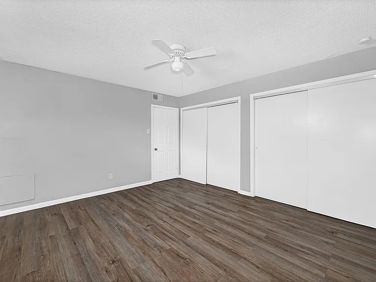 Carolyn Court Apartments — Photo 16
