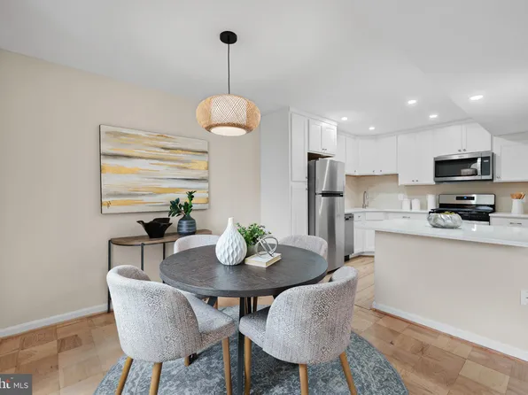 3 Canterbury Sq APT 402, Alexandria, VA 22304