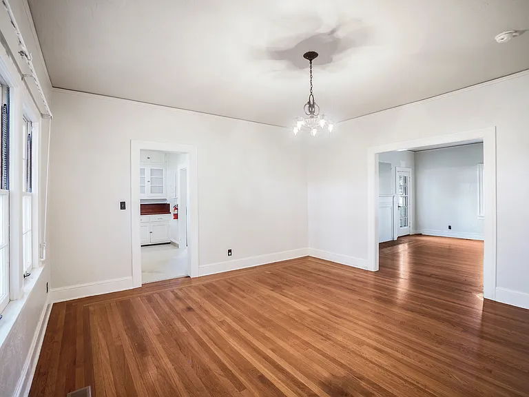 1004 Azuar Dr — Photo 8