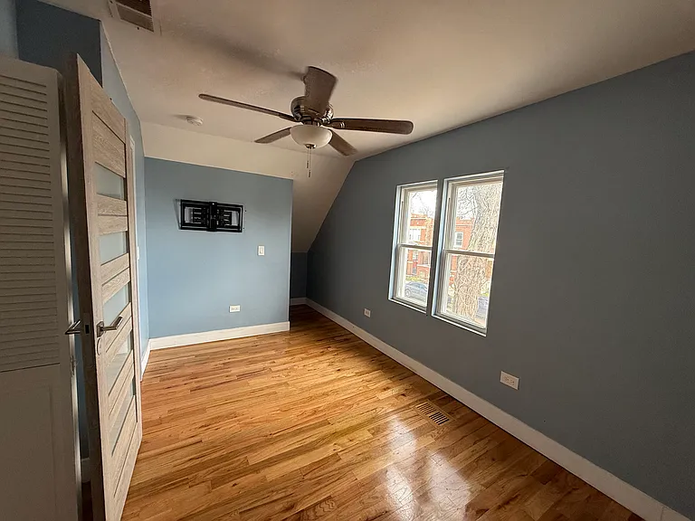 5942 S Justine St — Photo 15