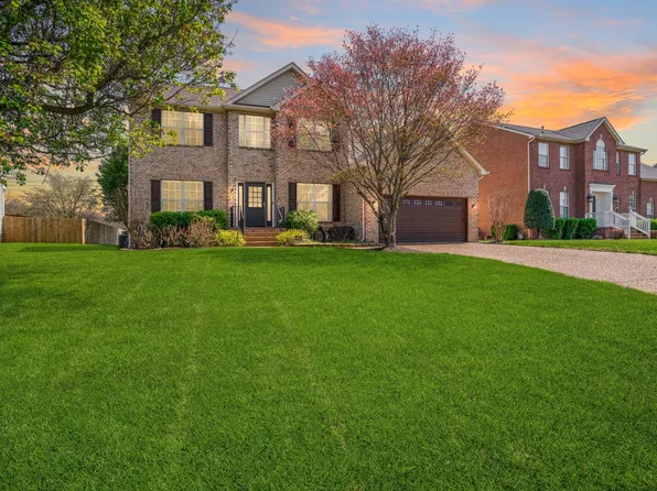 133 Grove Ln S, Hendersonville, TN 37075