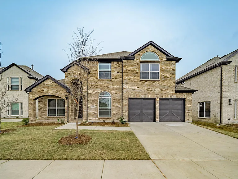 504 Waters Way — Photo 1