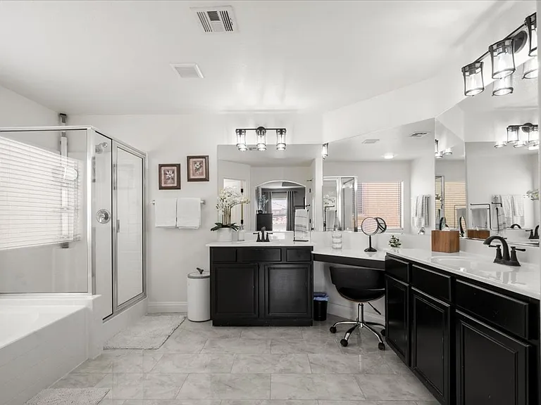 1213 Earth Ct — Photo 16