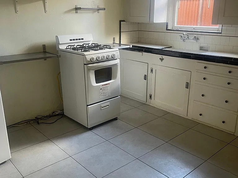 1128 N Tyndall Ave #9 — Photo 10