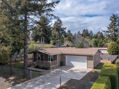 1125 5th St NE, Bandon, OR, 97411