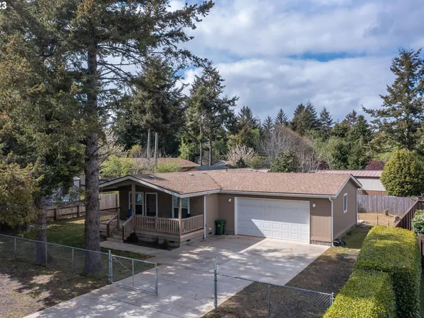 1125 5th St NE, Bandon, OR 97411