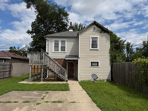 2nd image of 1037 Moss St