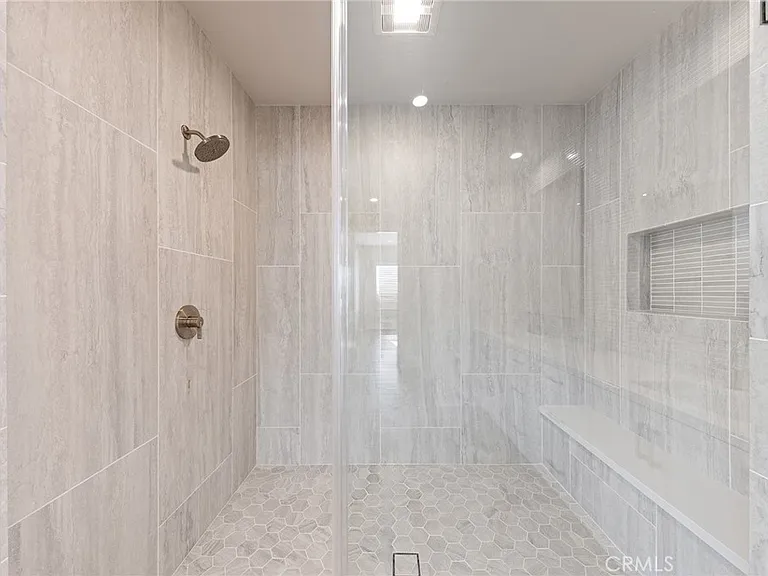 207 Alora — Photo 41