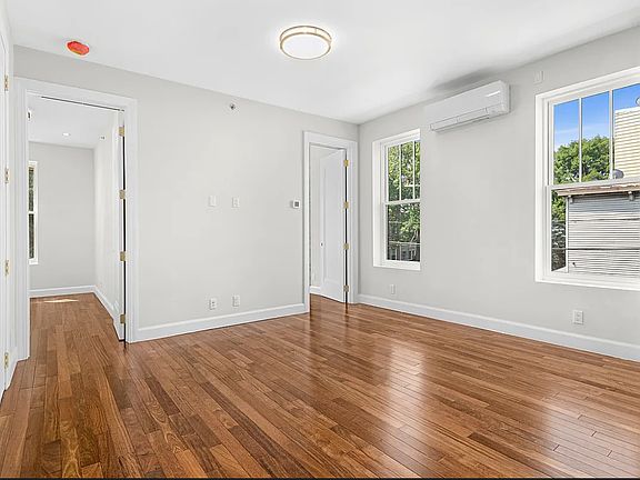 5th image of 179 Meserole Ave APT 3R
