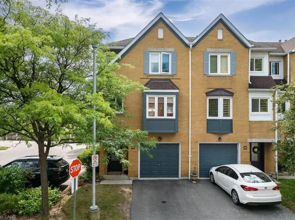 2300 Brays Ln #37, Oakville, ON L6M 3J9