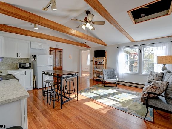 3rd image of 9 Woods Rd