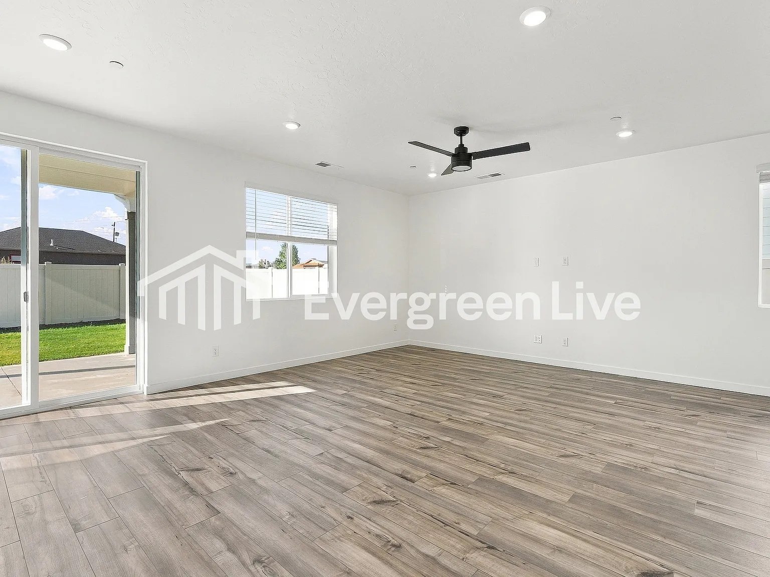 4 bed, 3.0 bath, 2525 sqft, $2,465 — Photo 3