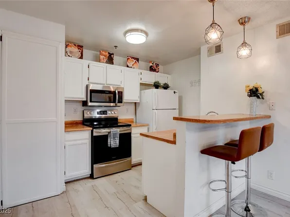 1361 E University Ave APT 111, Las Vegas, NV 89119