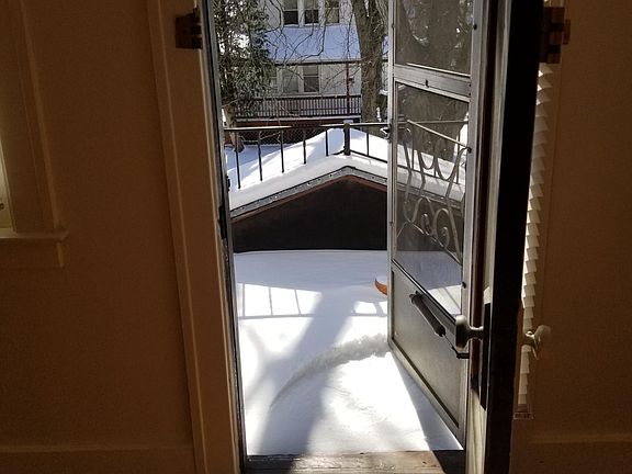 5th image of 323 E Oakridge St