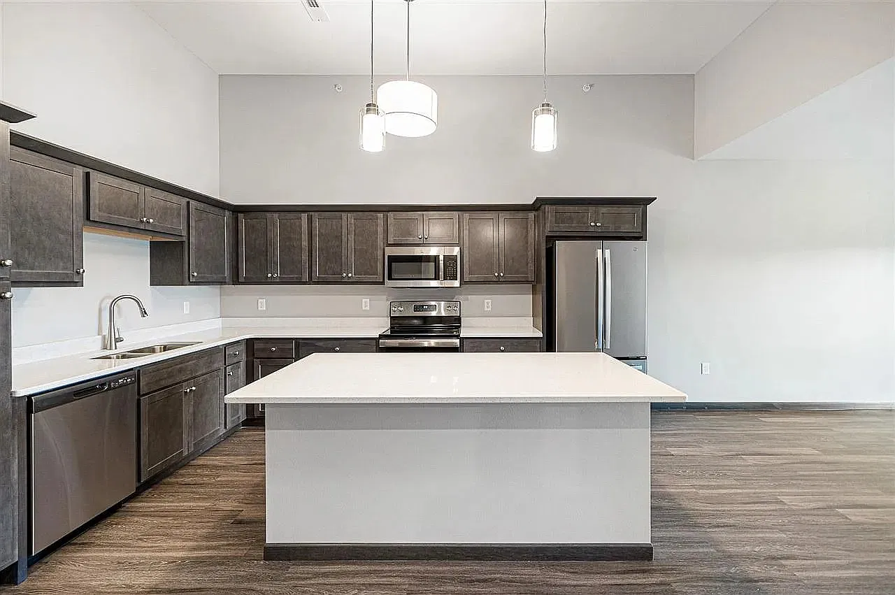 2 bed, 1287 sqft, $1,950 — Photo 3