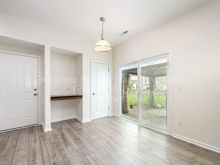 3530 Alister Ave SW — Photo 15