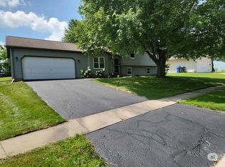 906 Spahn Dr, Waunakee, WI 53597