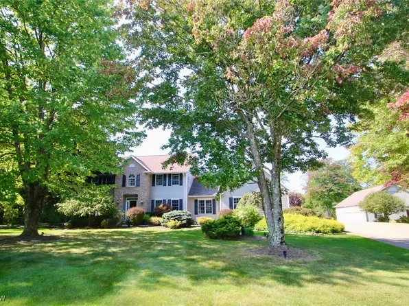 11740 Wellesley Ln, Chardon, OH 44024
