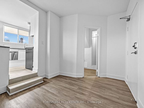 3rd image of 70 Spadina Rd Penthouse D
