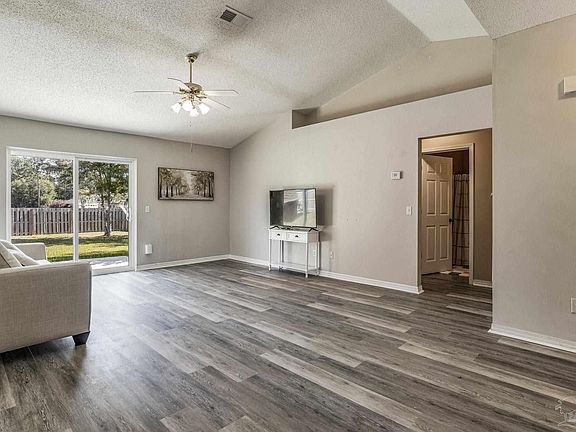 4th image of 2108 Coral Creek Dr